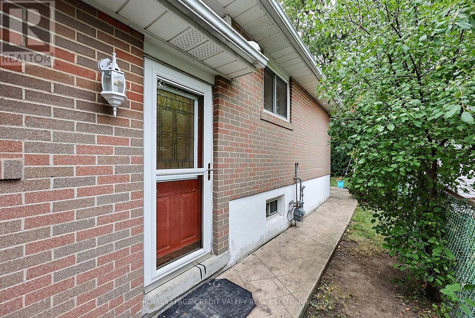 27 Castlemore Drive, Brampton, ON photo 40