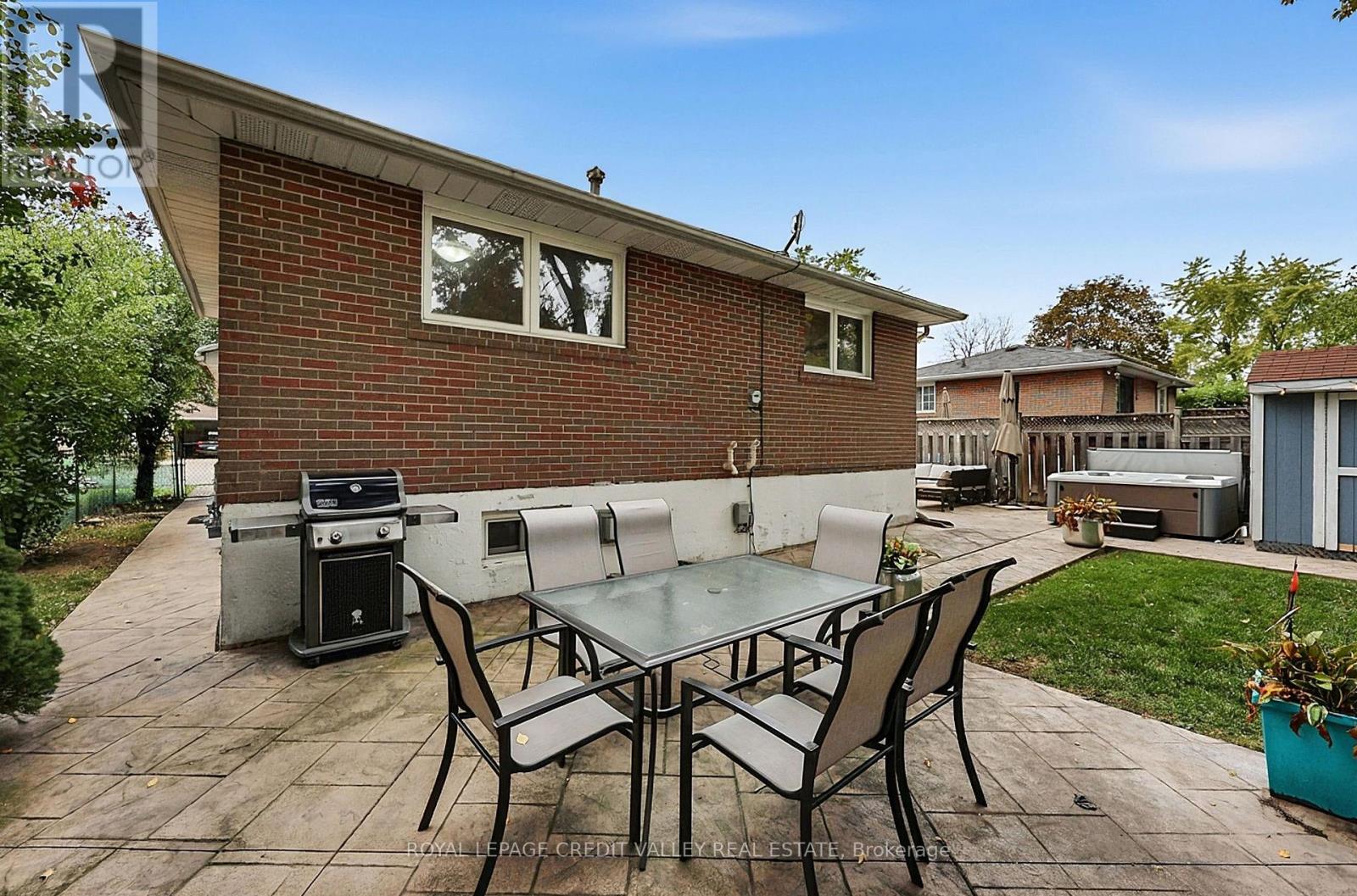 27 Castlemore Drive, Brampton, ON photo 43