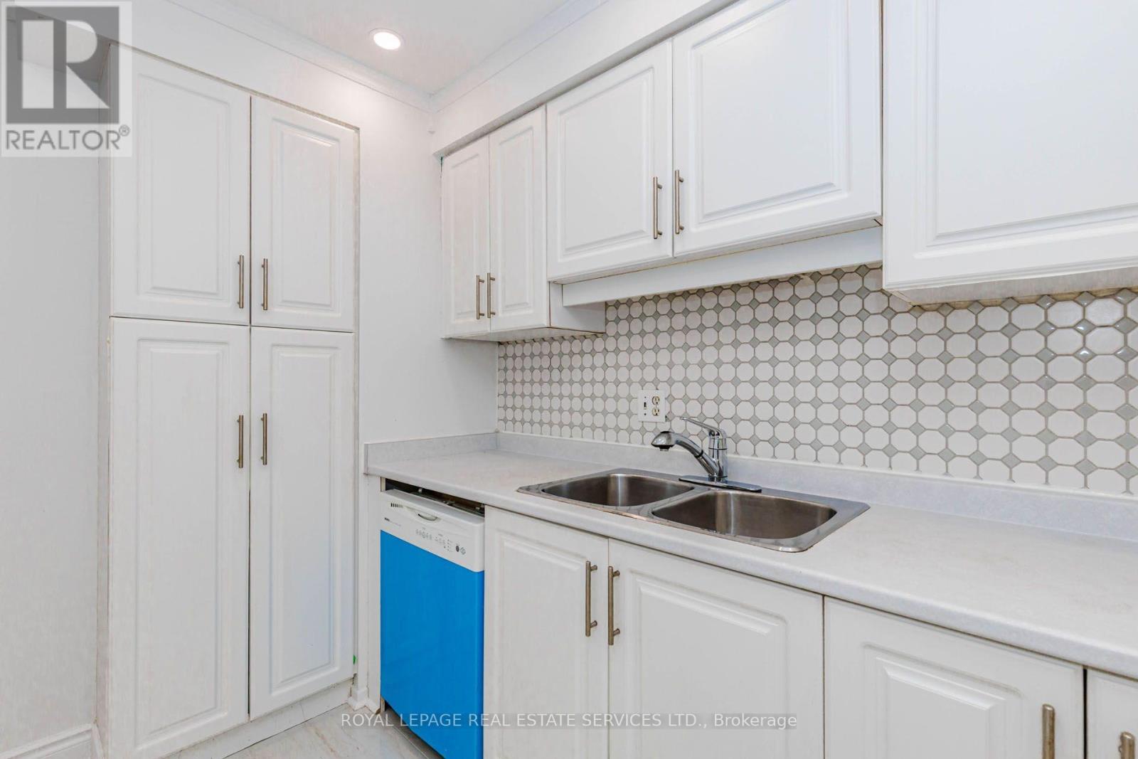 15 HUSON COURT - 18
