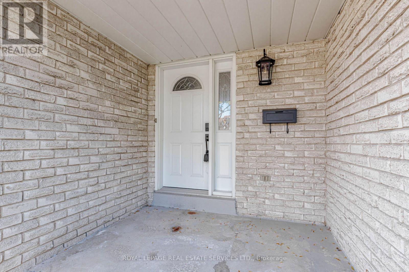 15 HUSON COURT - 3