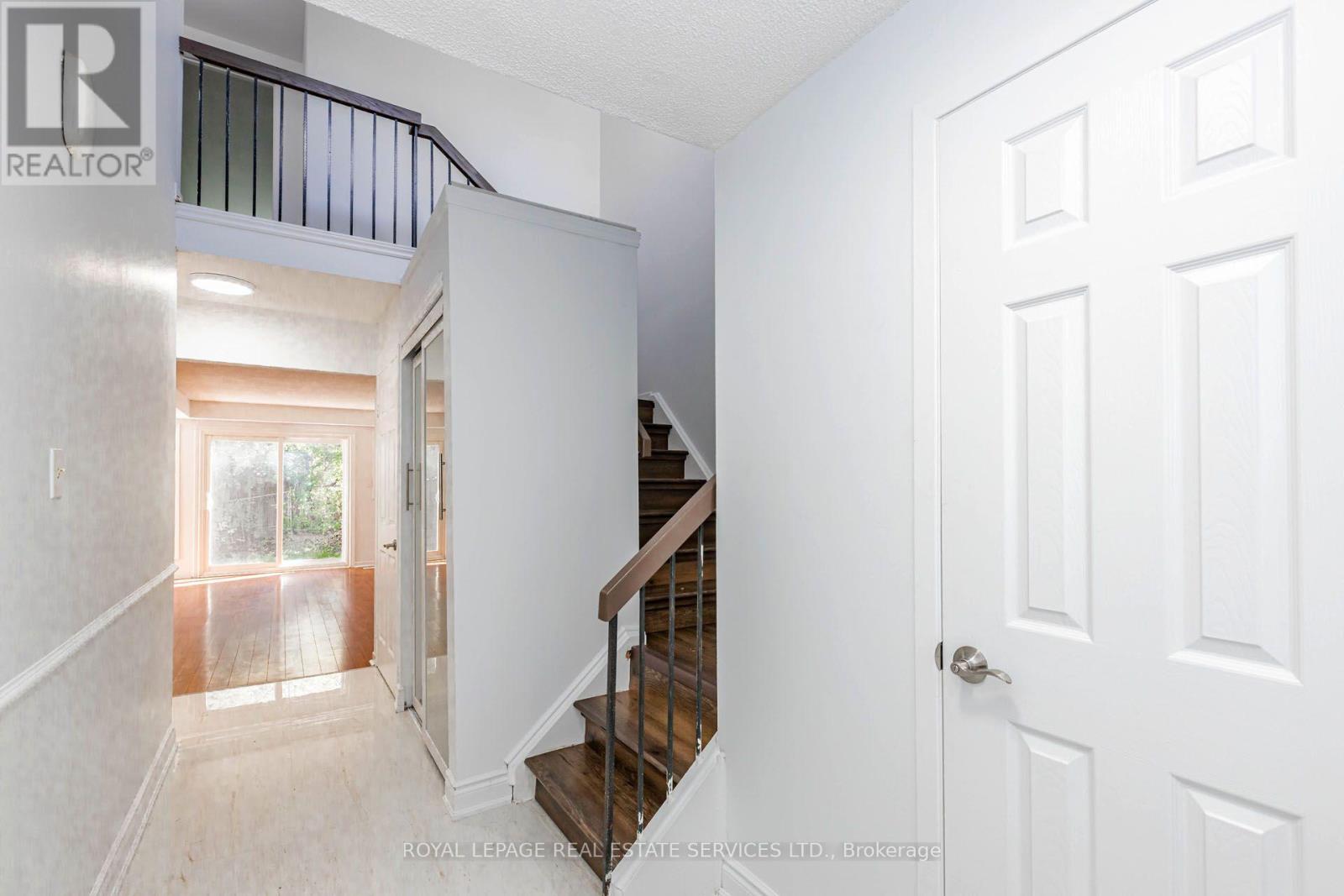 15 HUSON COURT - 5