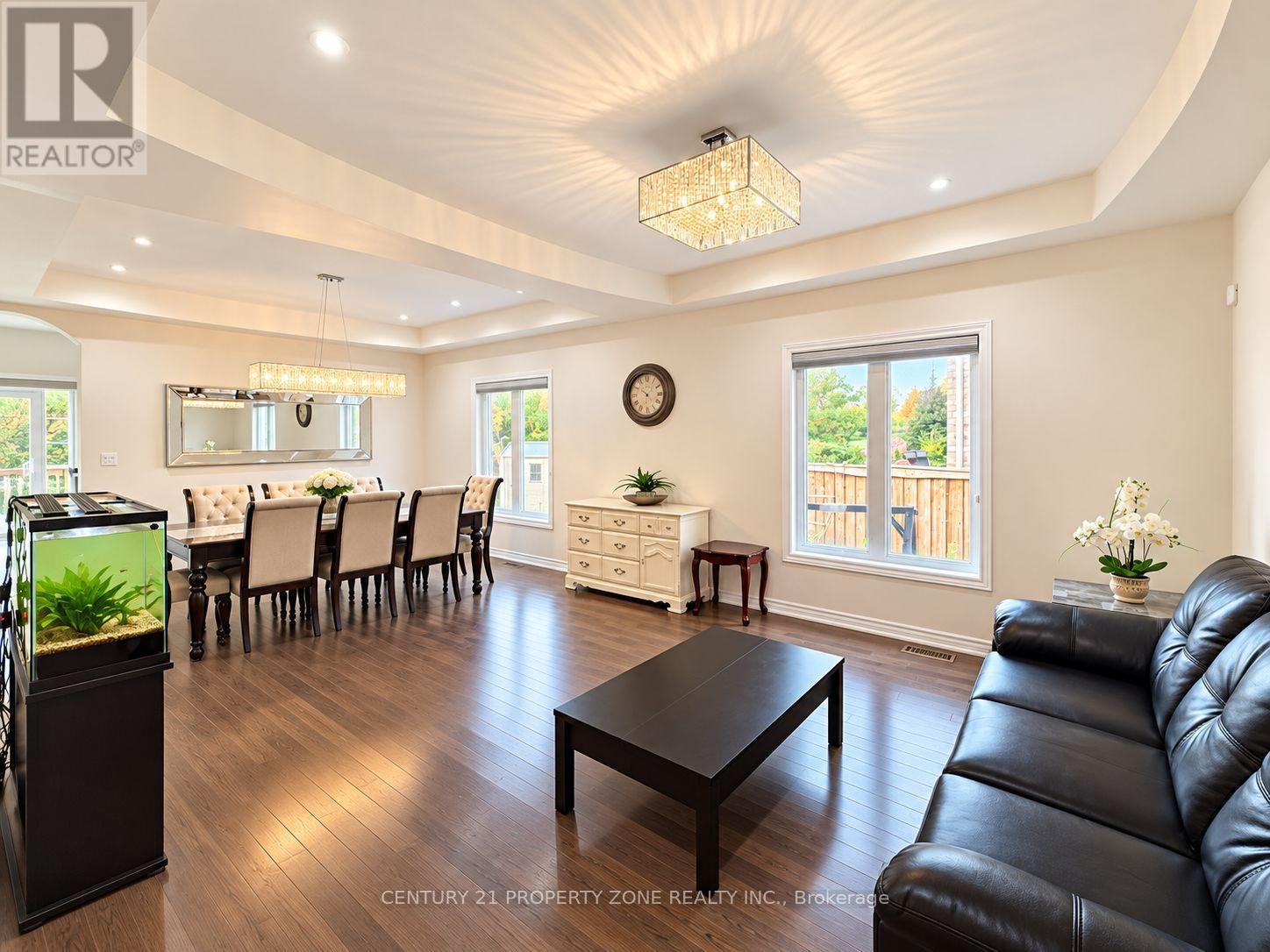 32 YOUNG GARDEN CRESCENT - 11