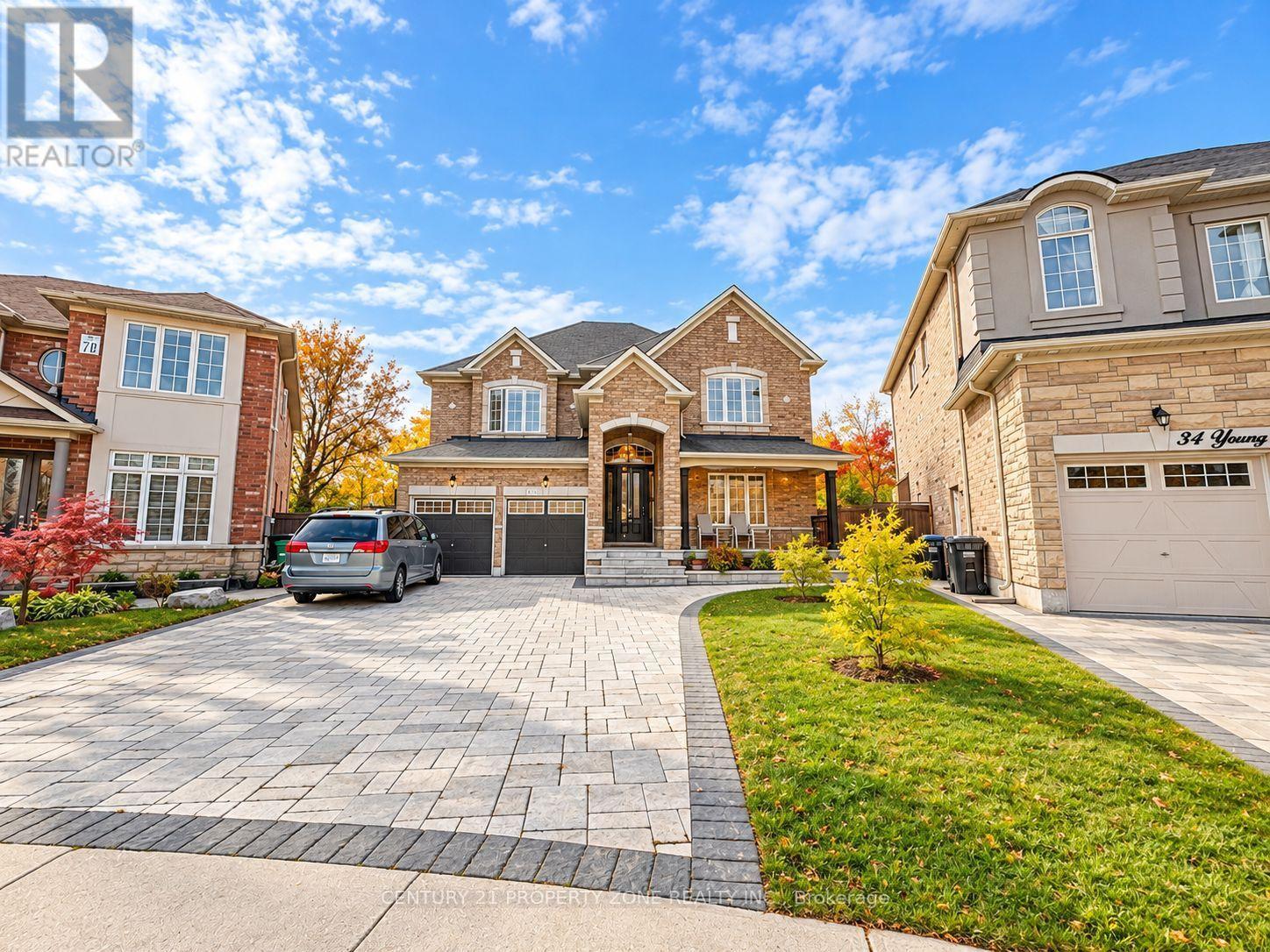 32 Young Garden Crescent, Brampton, ON photo 2