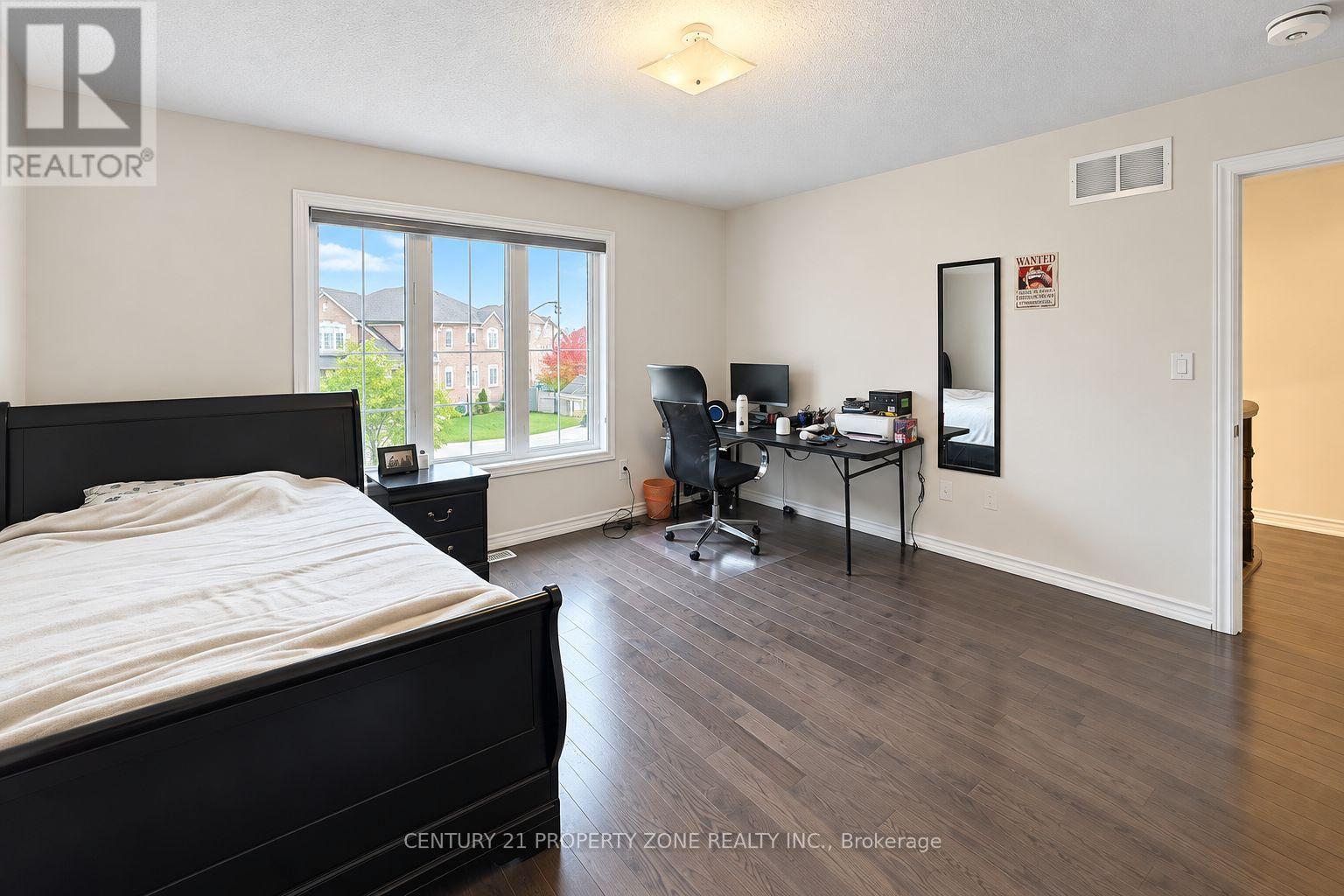 32 Young Garden Crescent, Brampton, ON photo 29