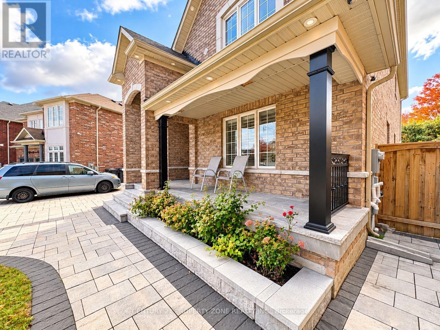 32 Young Garden Crescent, Brampton, ON photo 4