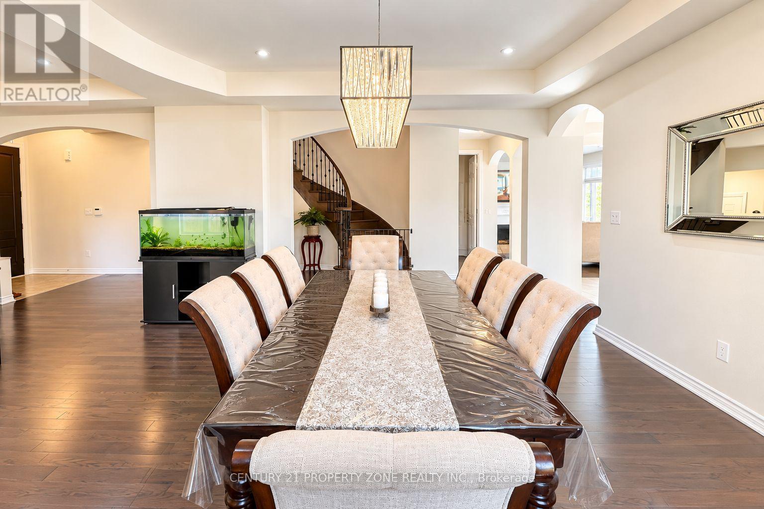 32 YOUNG GARDEN CRESCENT - 8