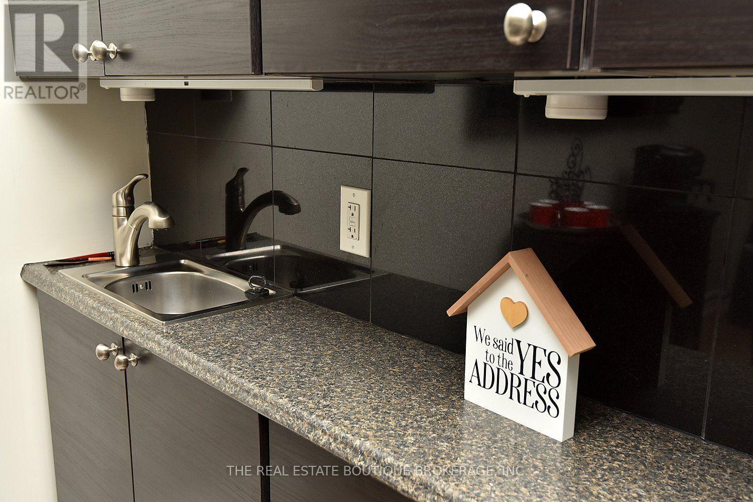 3185 Walkers Line, Burlington, ON photo 16