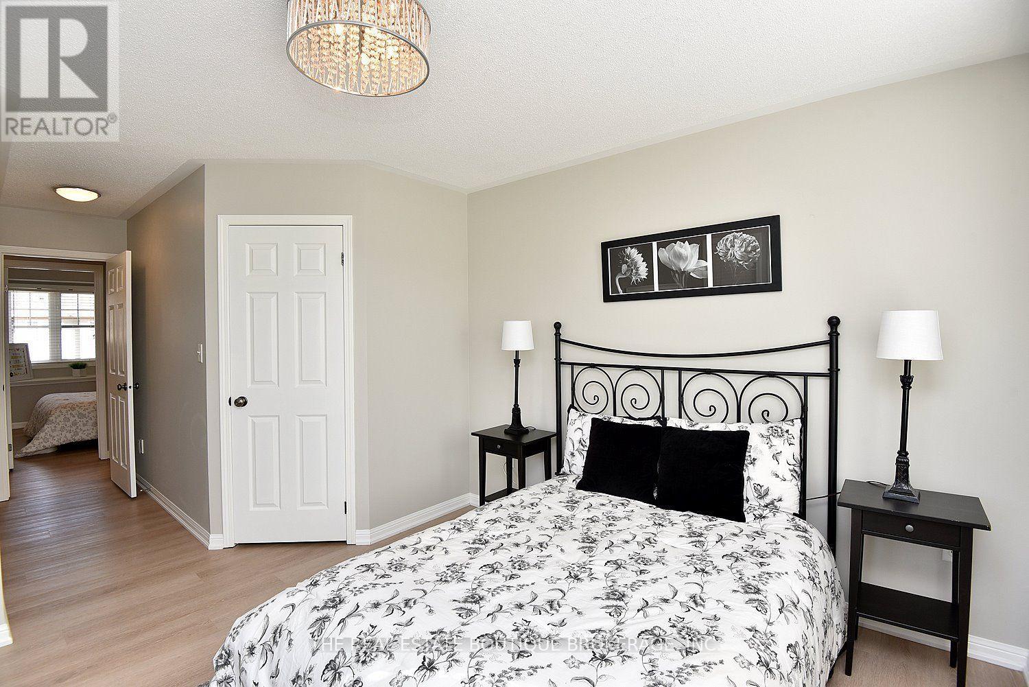 3185 Walkers Line, Burlington, ON photo 38