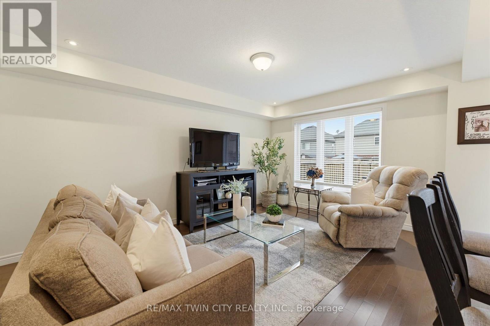 34 Freer Drive, North Dumfries, ON photo 6
