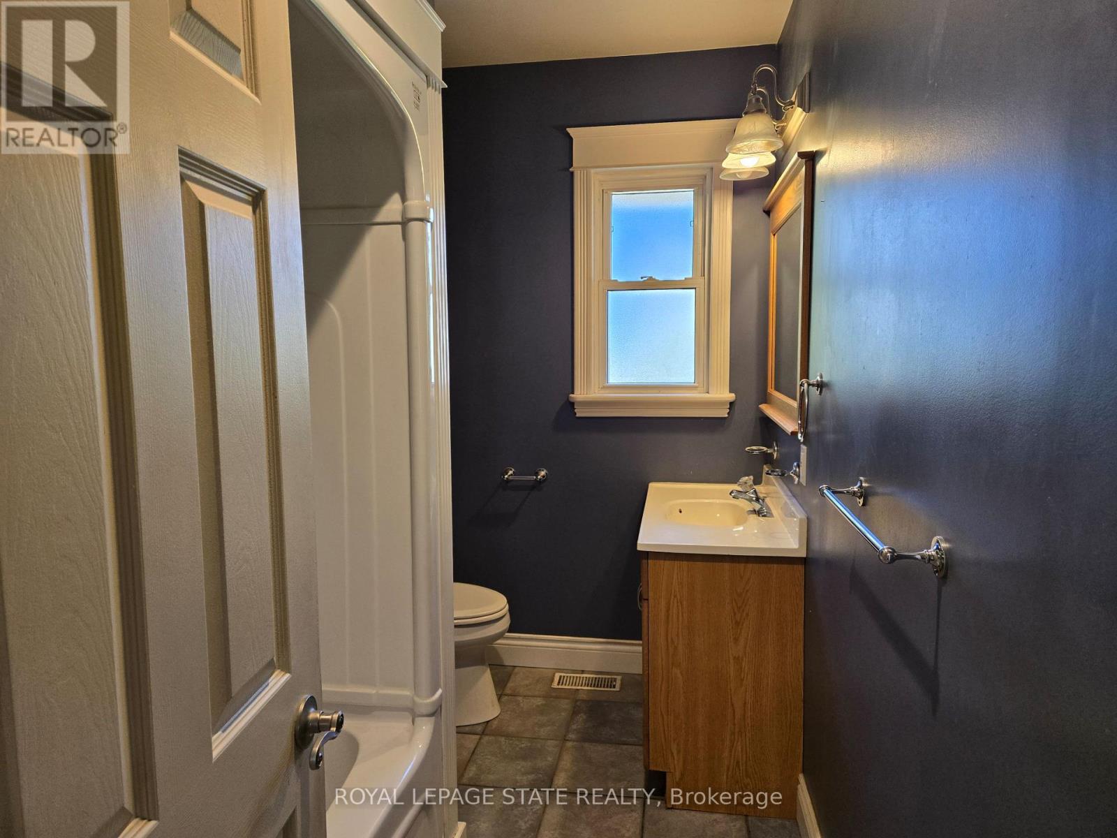 538 Main Street West, Grimsby, ON photo 14
