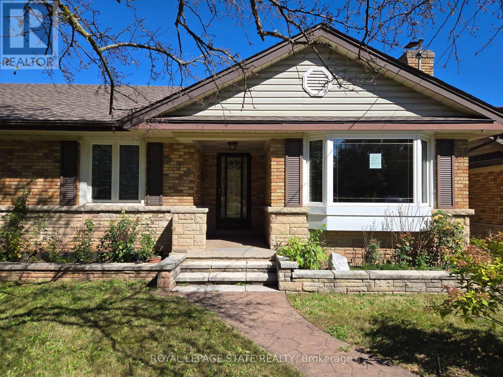 538 Main Street West, Grimsby, ON photo 3