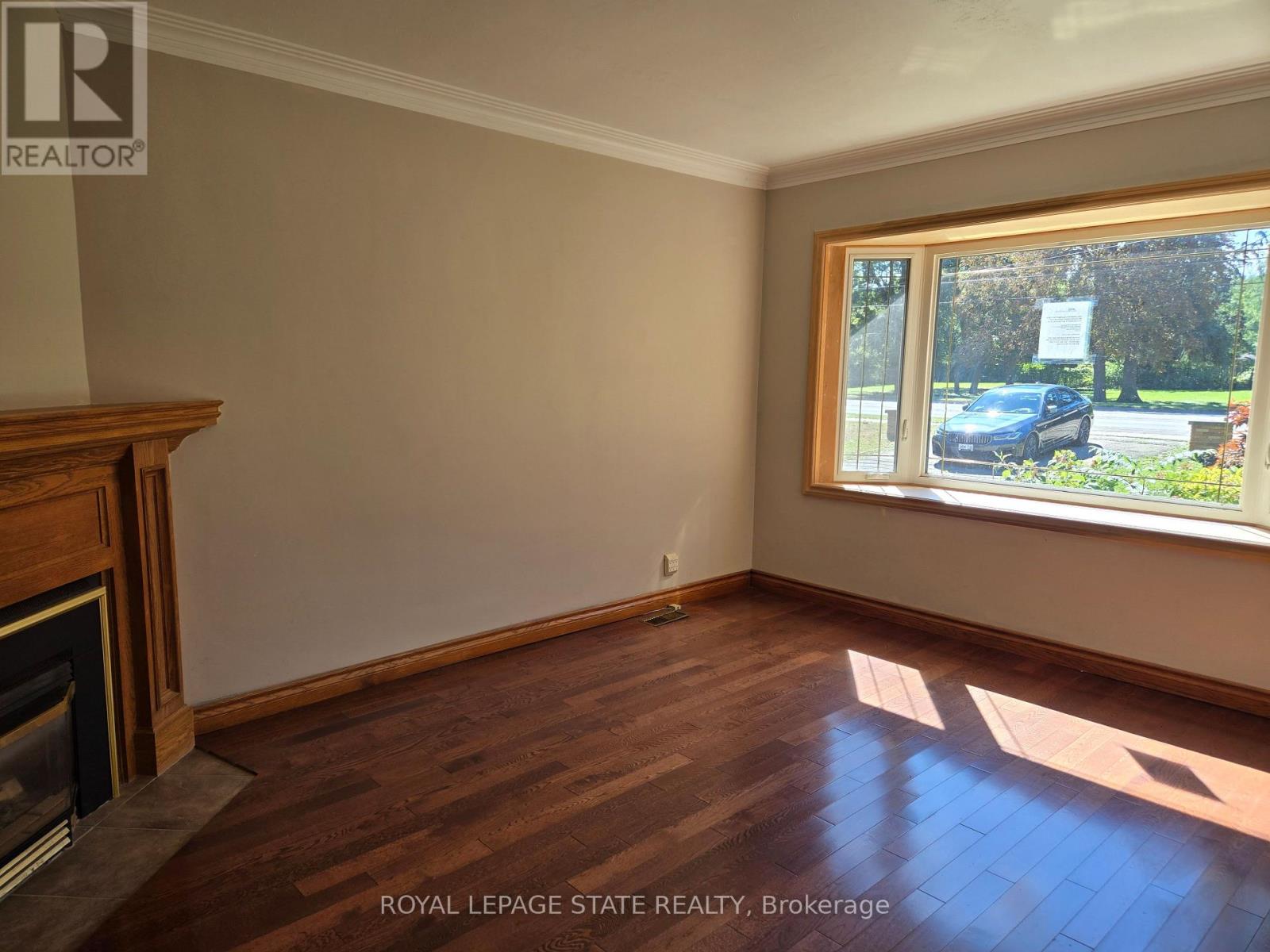 538 Main Street West, Grimsby, ON photo 5
