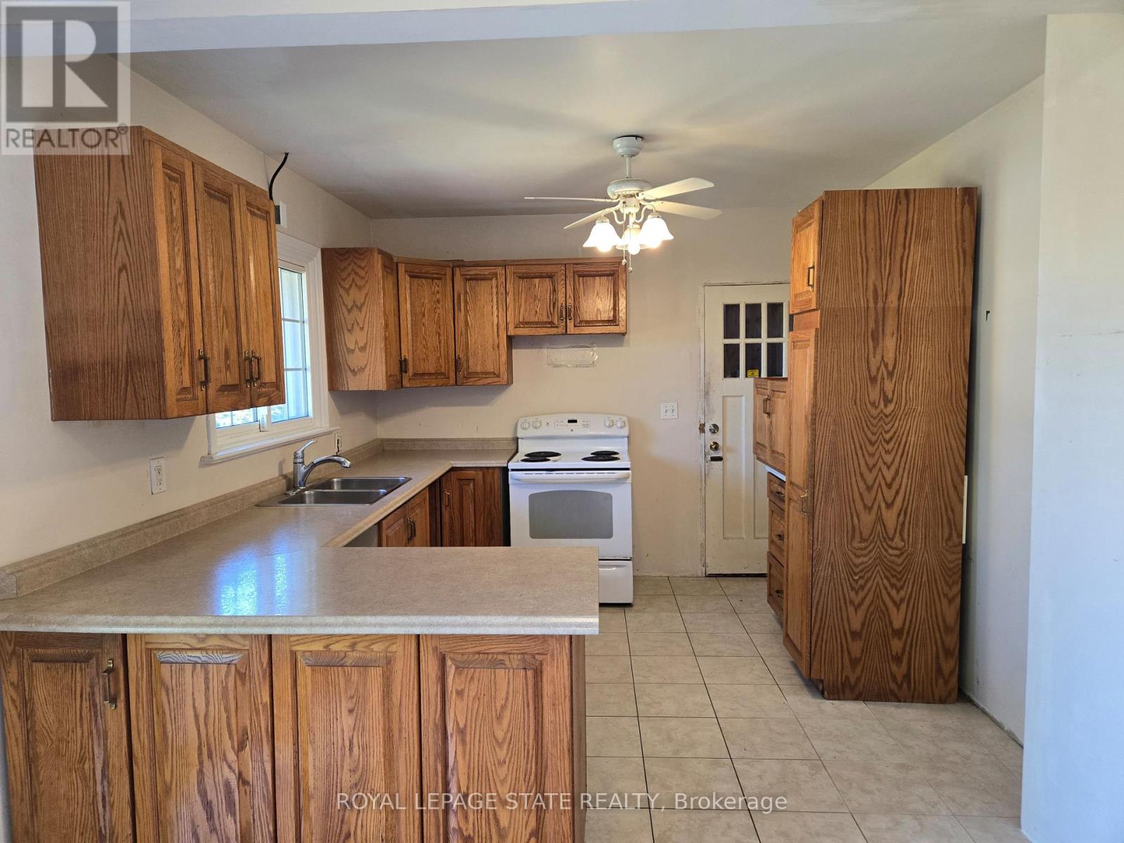 538 Main Street West, Grimsby, ON photo 7