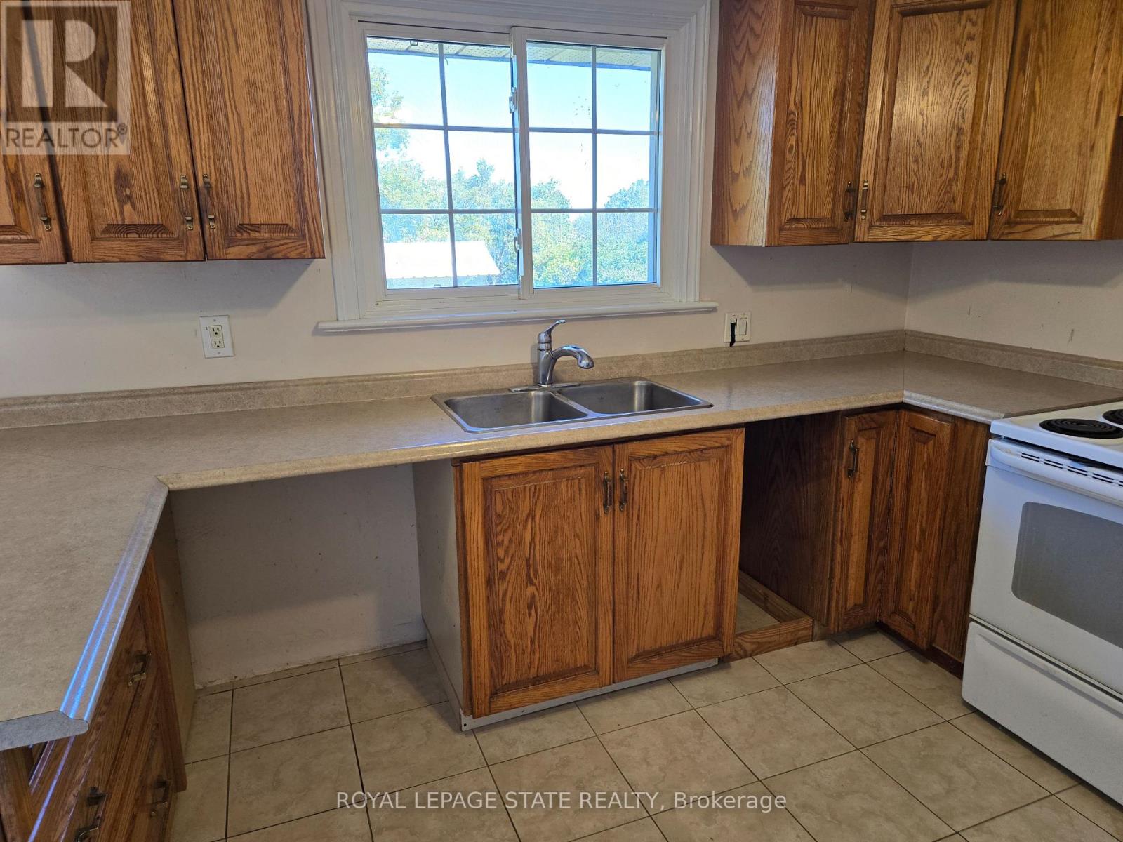 538 Main Street West, Grimsby, ON photo 9