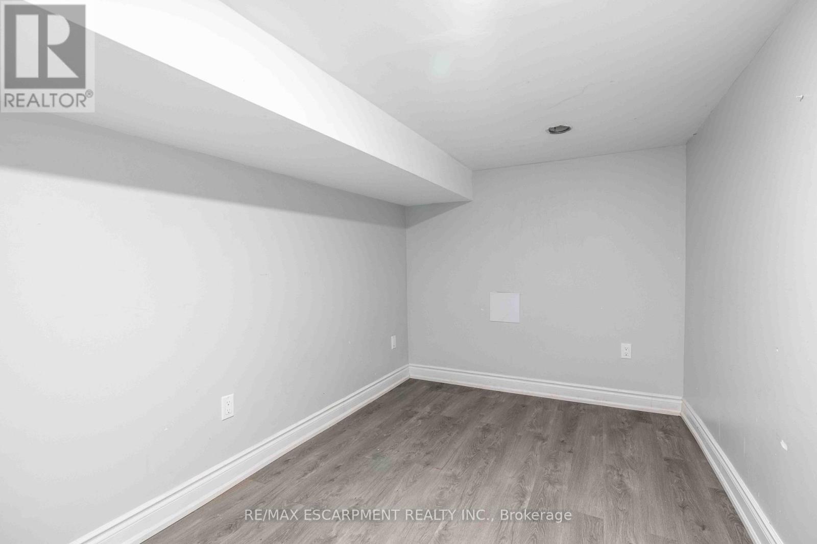 58 St. Matthews Avenue, Hamilton, ON photo 37