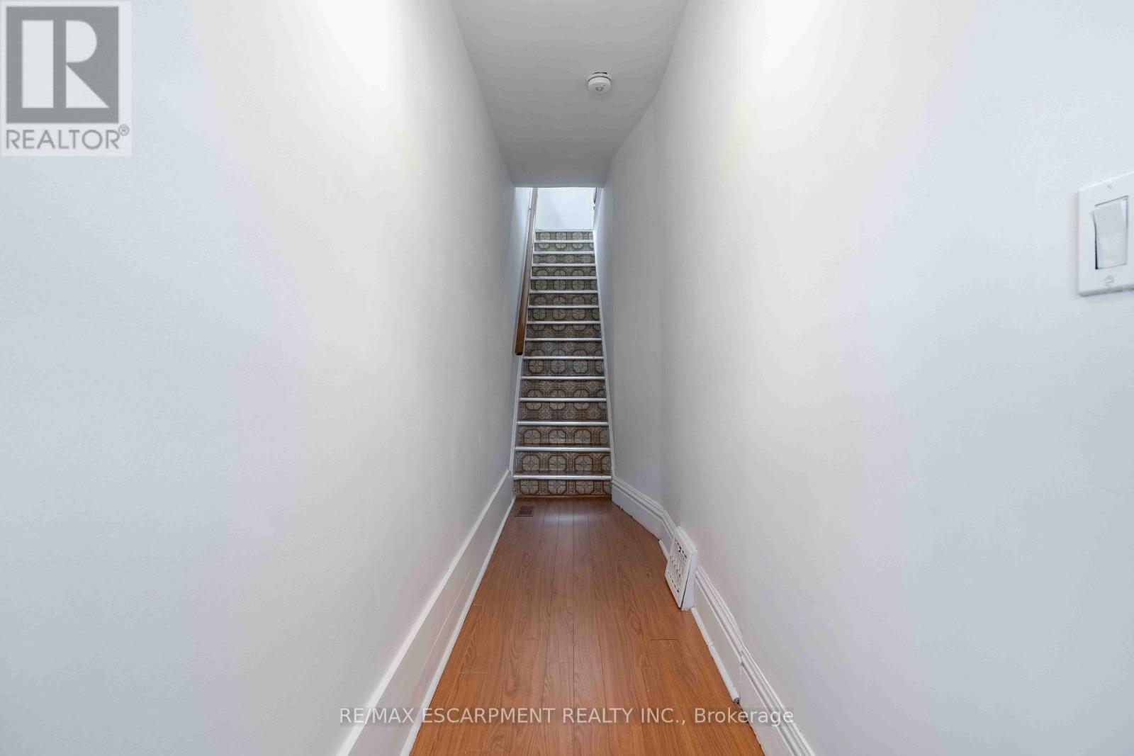 58 St. Matthews Avenue, Hamilton, ON photo 5