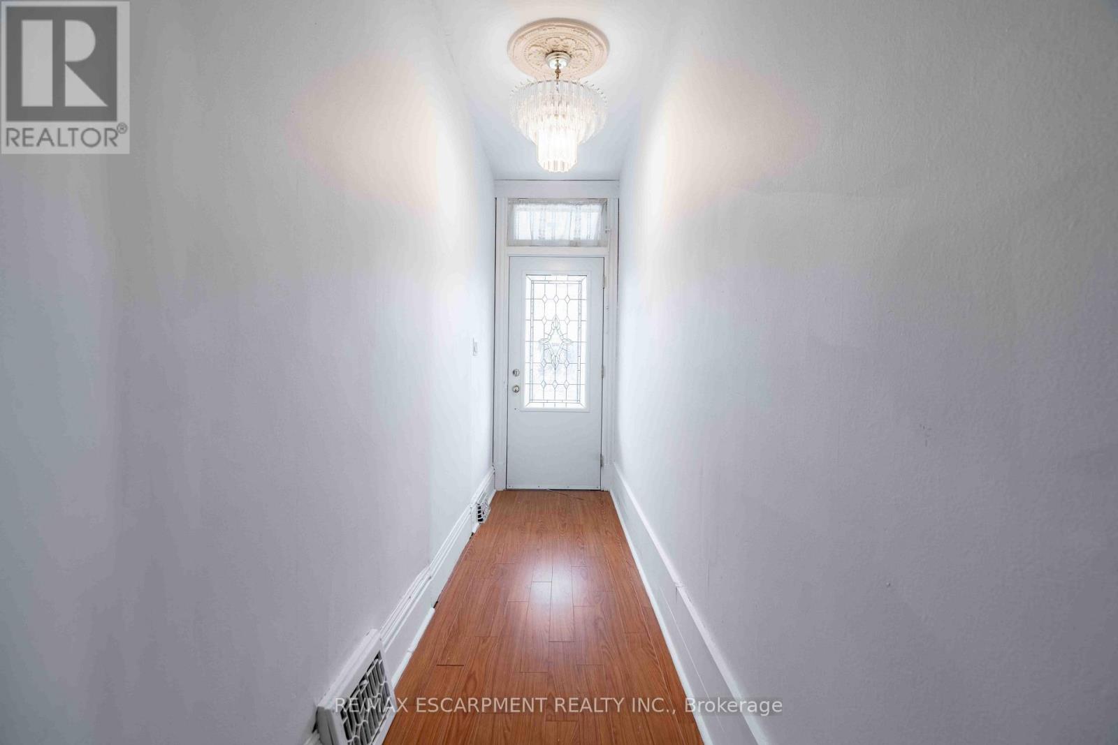 58 St. Matthews Avenue, Hamilton, ON photo 6