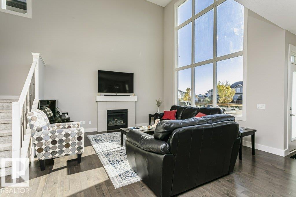 1327 158 ST SW photo 3