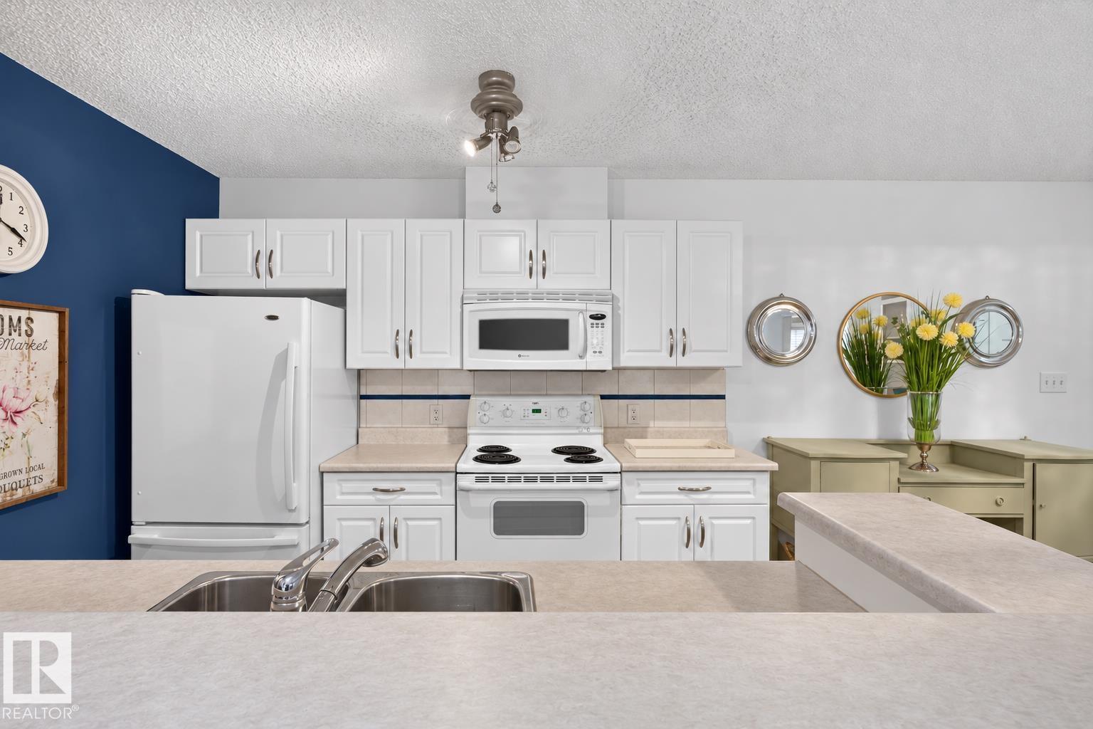#104 – 5102 49 Avenue, Linsford Park — photo 10 of 30: Property photo