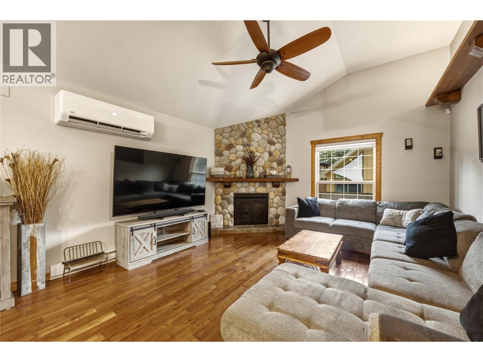 225 Falcon Avenue, Vernon