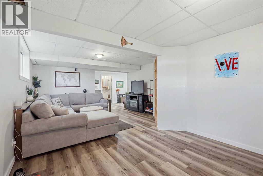 Listing photo – 57 Falcon Crescent, Sylvan Lake