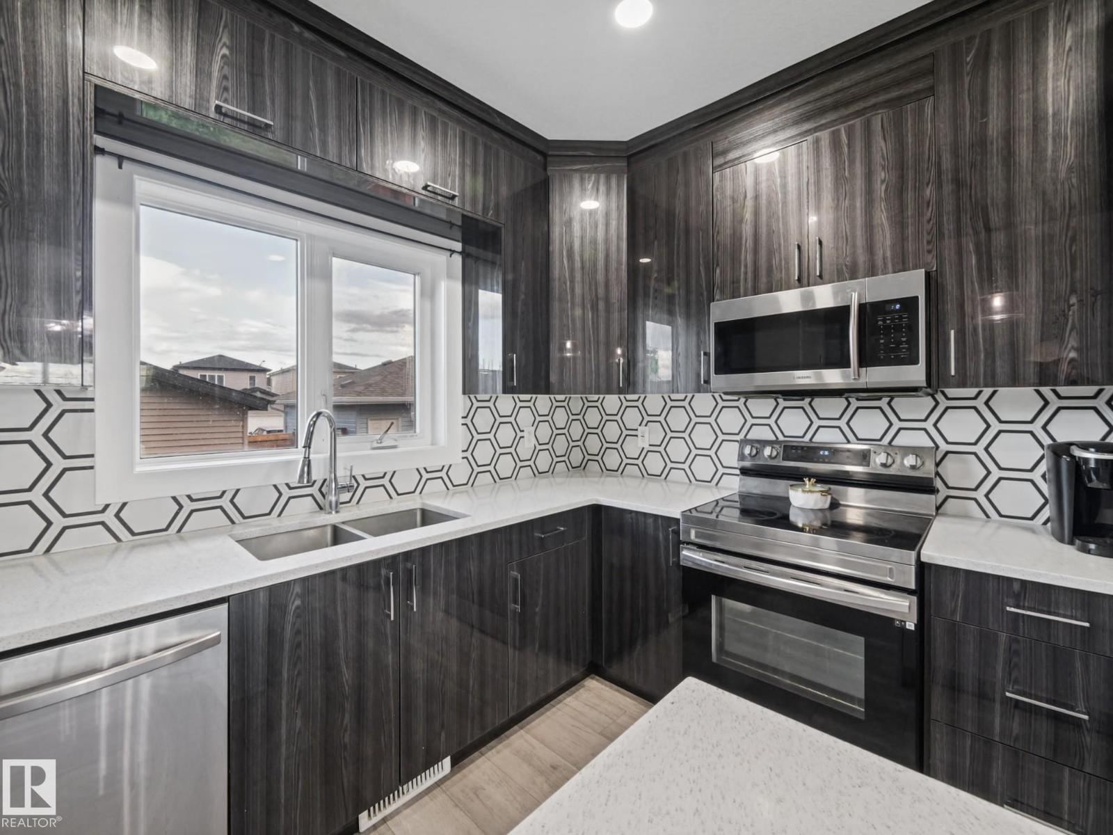 20625 99B AV NW, Edmonton — photo 13
