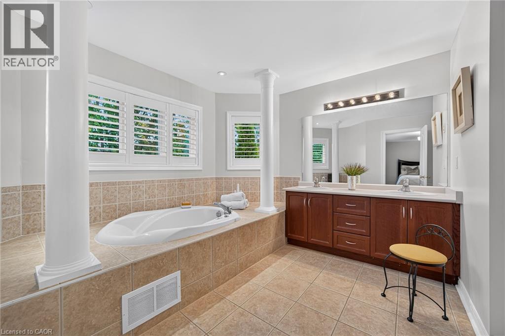 2447 Highmount Crescent — photo 34
