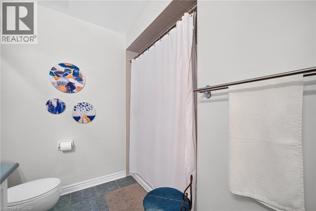 2447 Highmount Crescent — photo 39
