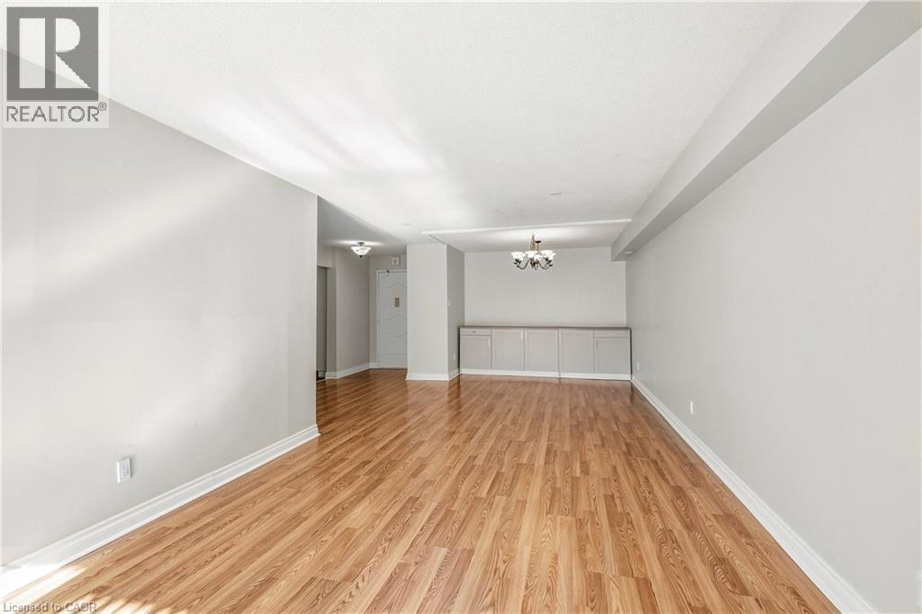 7 Gale Crescent — photo 8