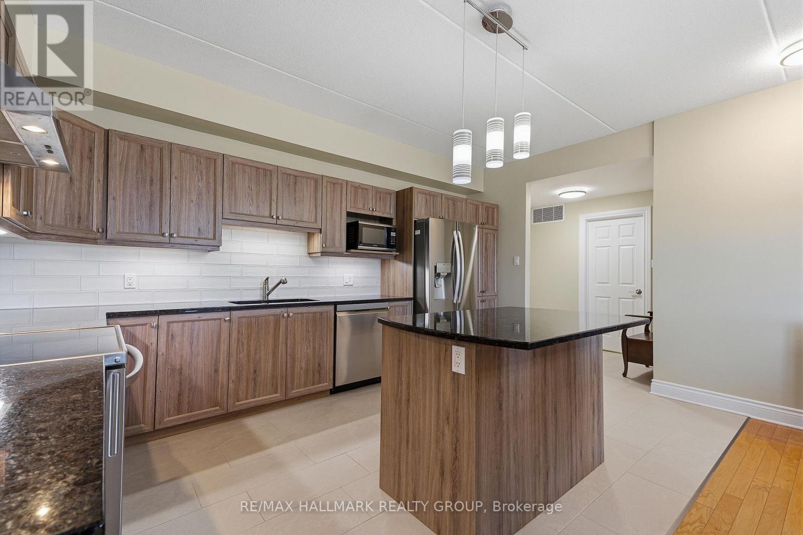 2360 Albert Street — photo 11