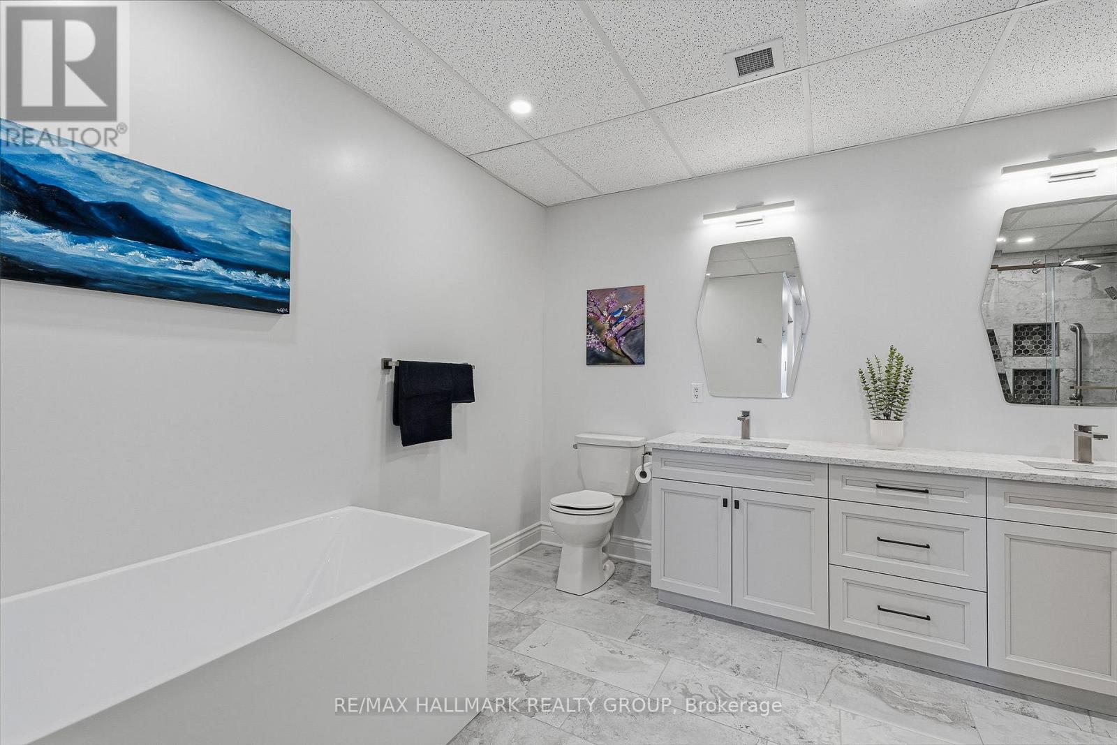 2360 Albert Street — photo 25