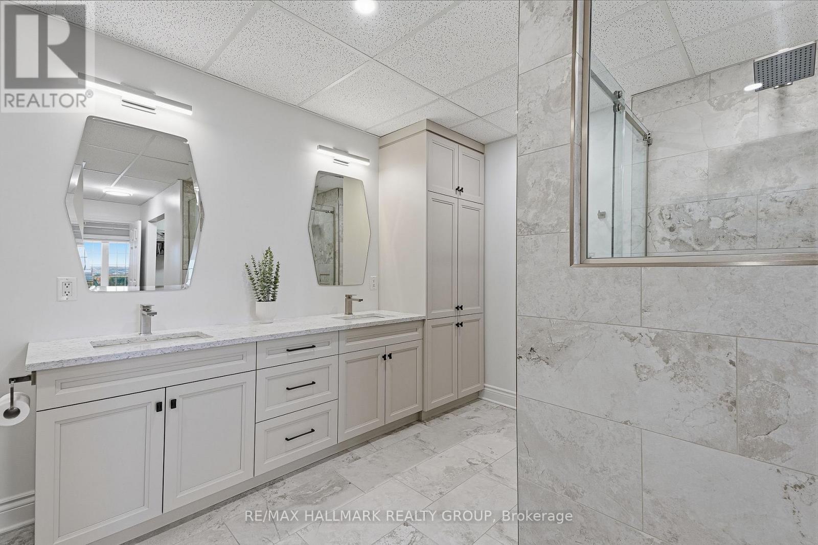 2360 Albert Street — photo 28