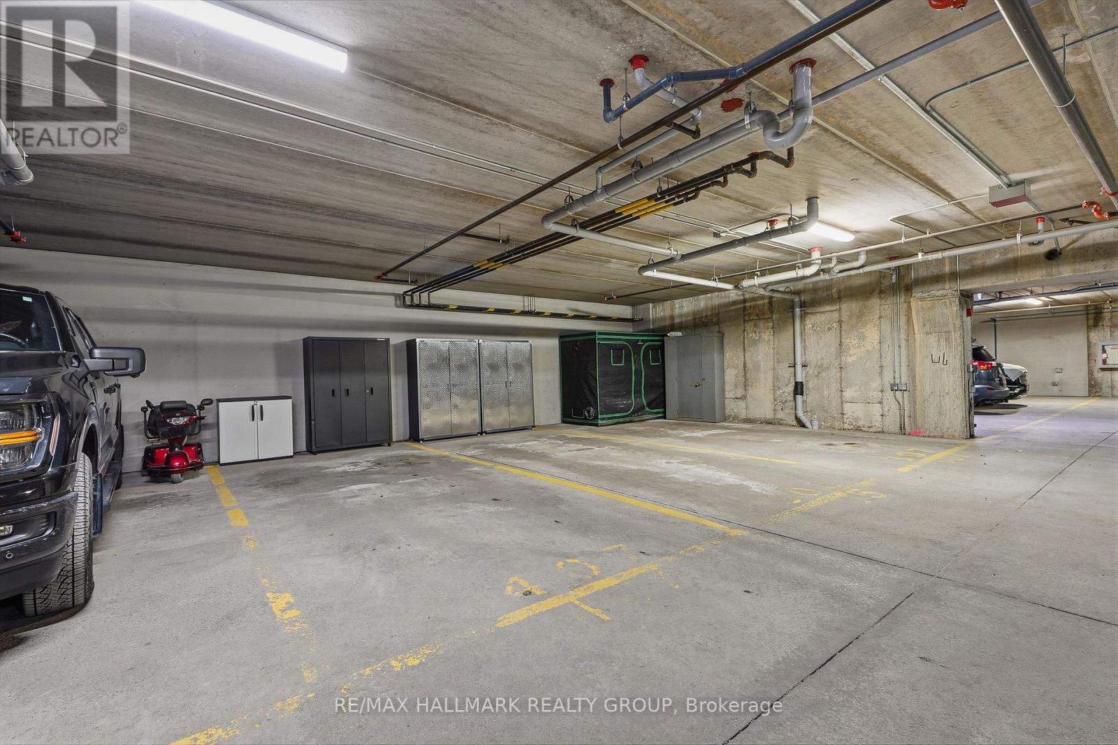 2360 Albert Street — photo 31