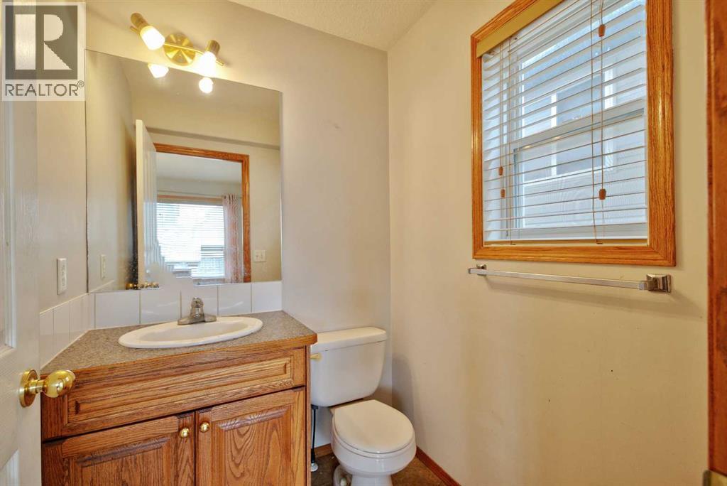 179 Saddlemead Close NE photo 5