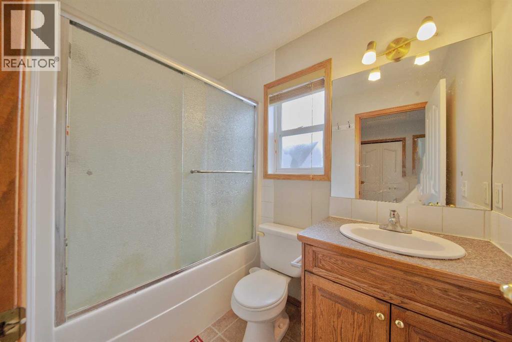 179 Saddlemead Close NE photo 9
