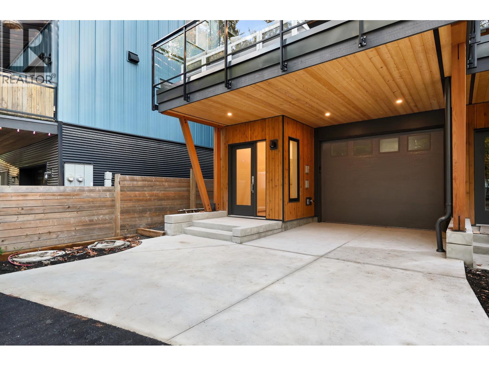Photo of 2305 MAMQUAM ROAD 22