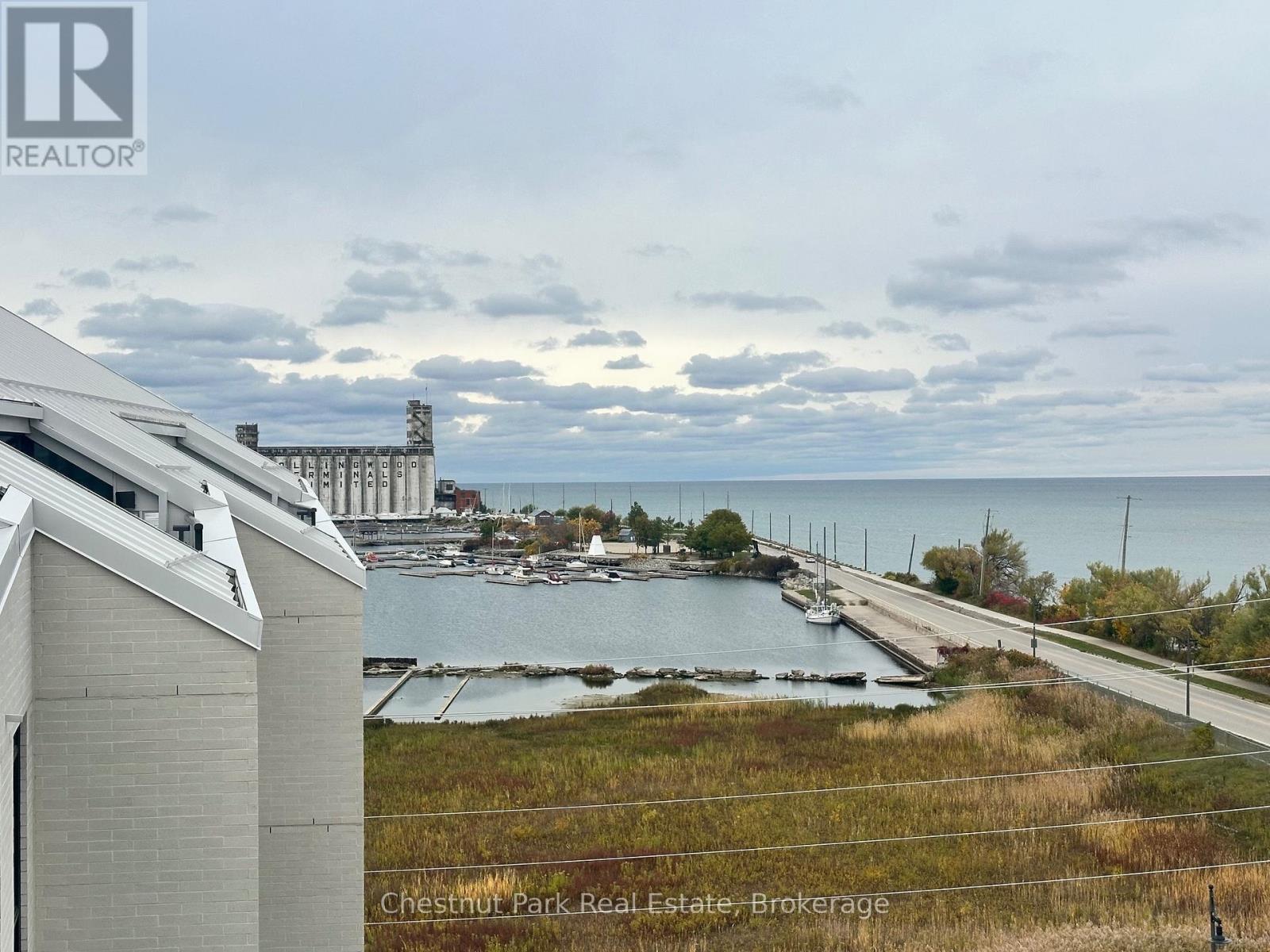 31 Huron Street — photo 14