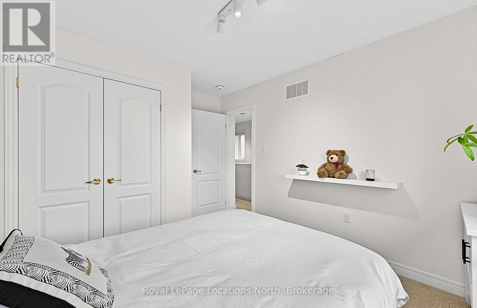 63 Archer Avenue — photo 28