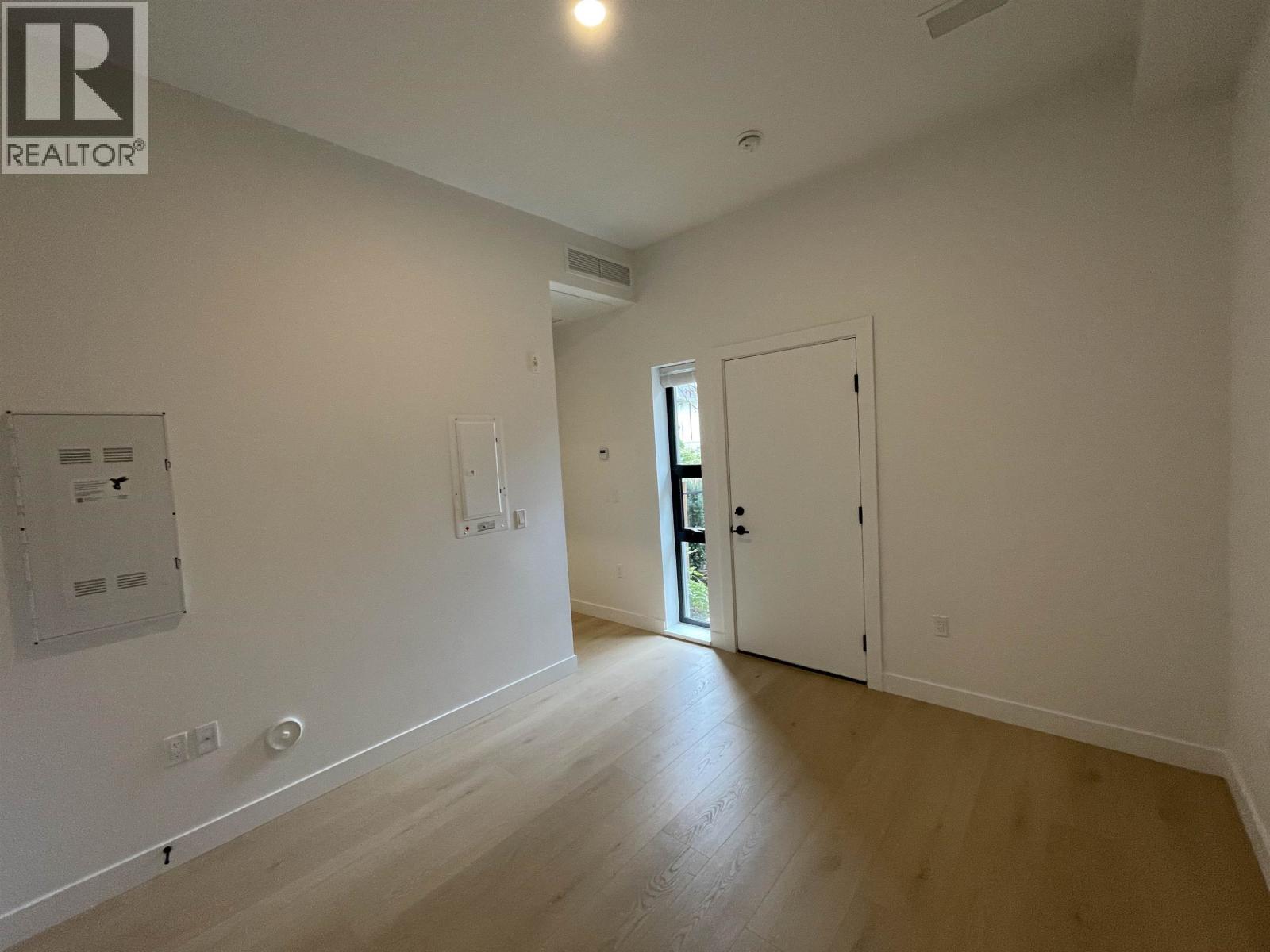 8899 SPIRES Unit TH18 photo 4