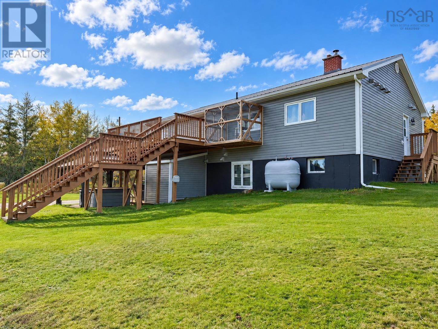 636 Macdonald Road - 4