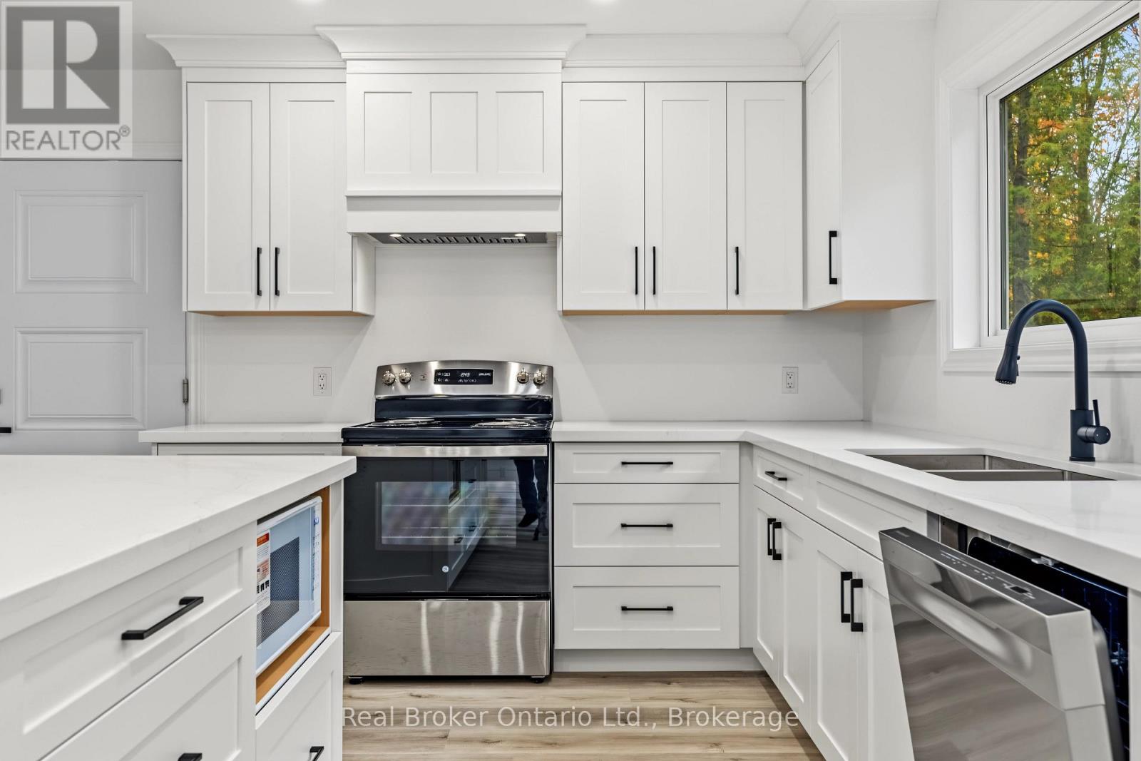155 CANROBERT STREET - 20