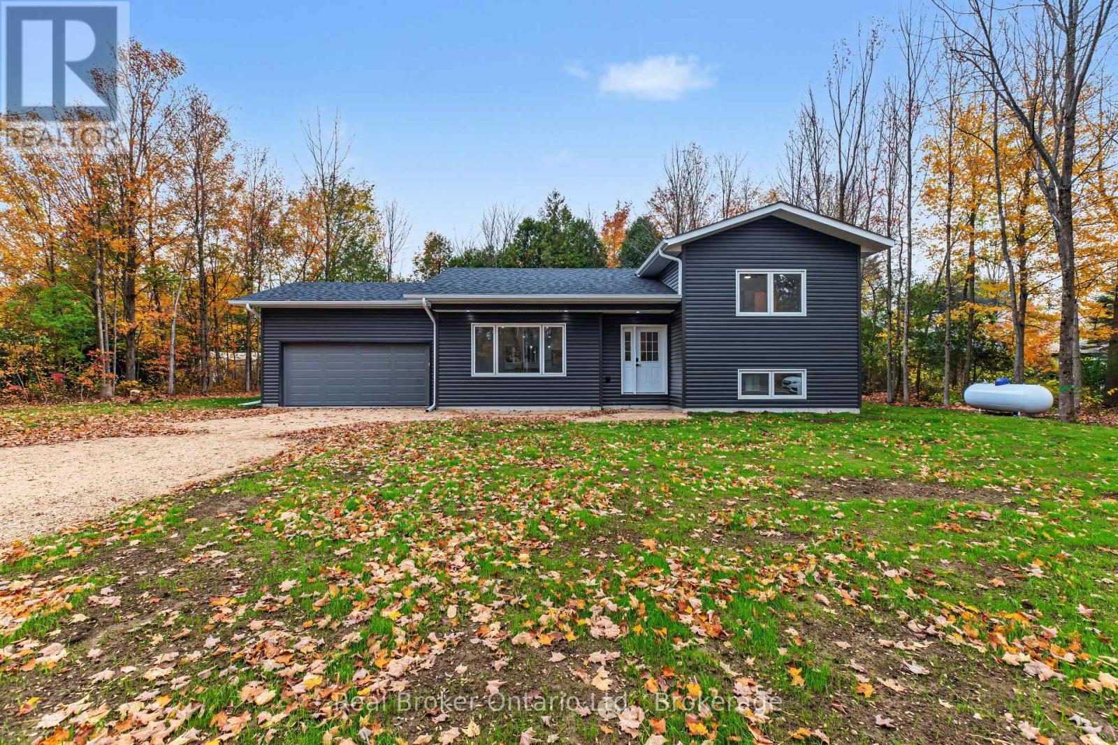 155 CANROBERT STREET - 3