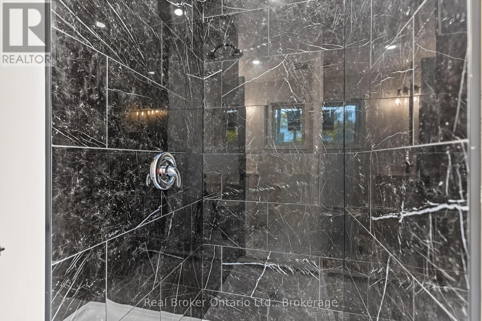 155 CANROBERT STREET - 30