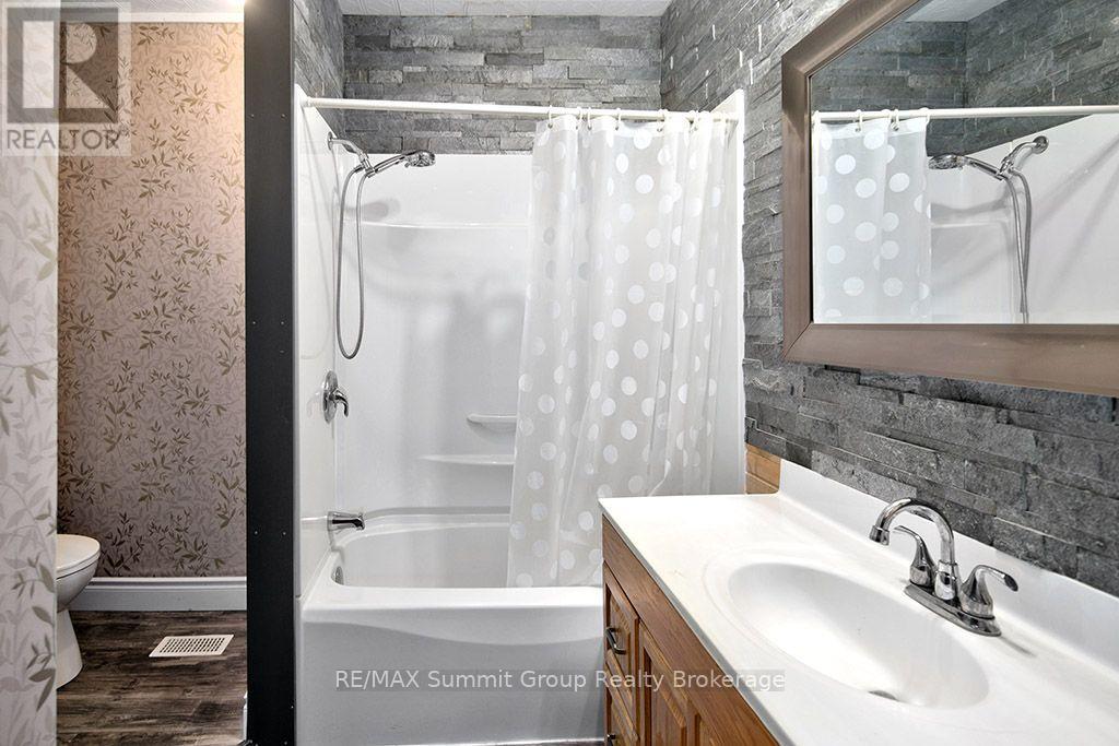 151 Main Street East — photo 36