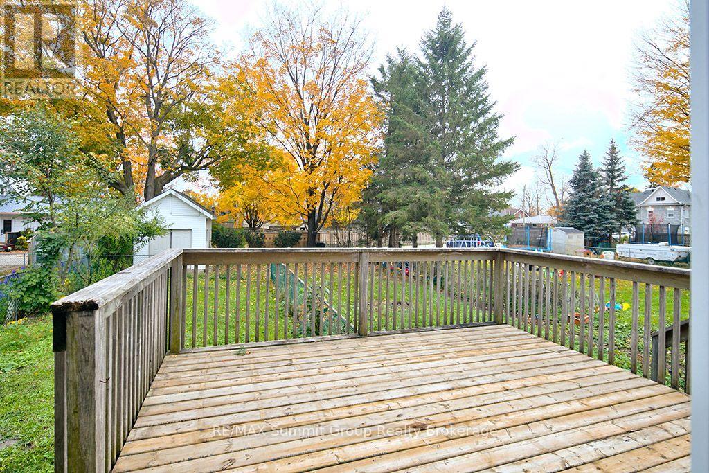 151 Main Street East — photo 37