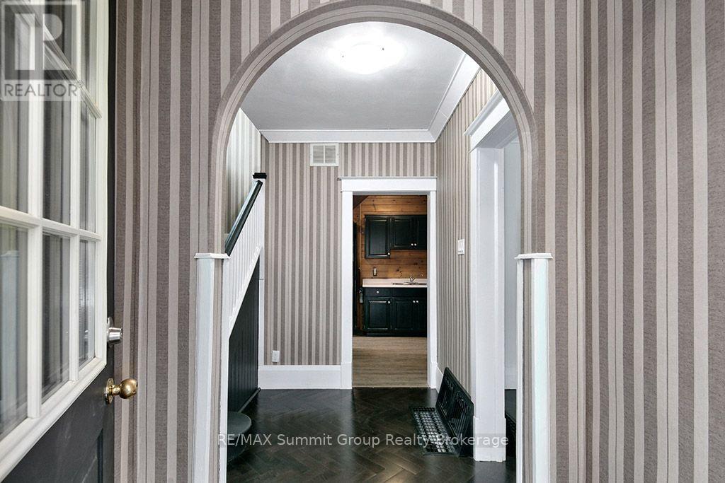 151 Main Street East — photo 4