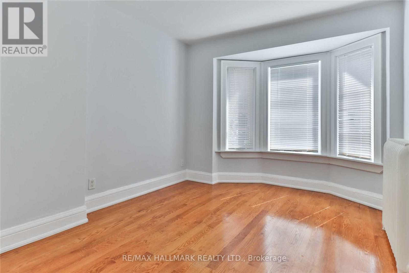 880 College Street — photo 11