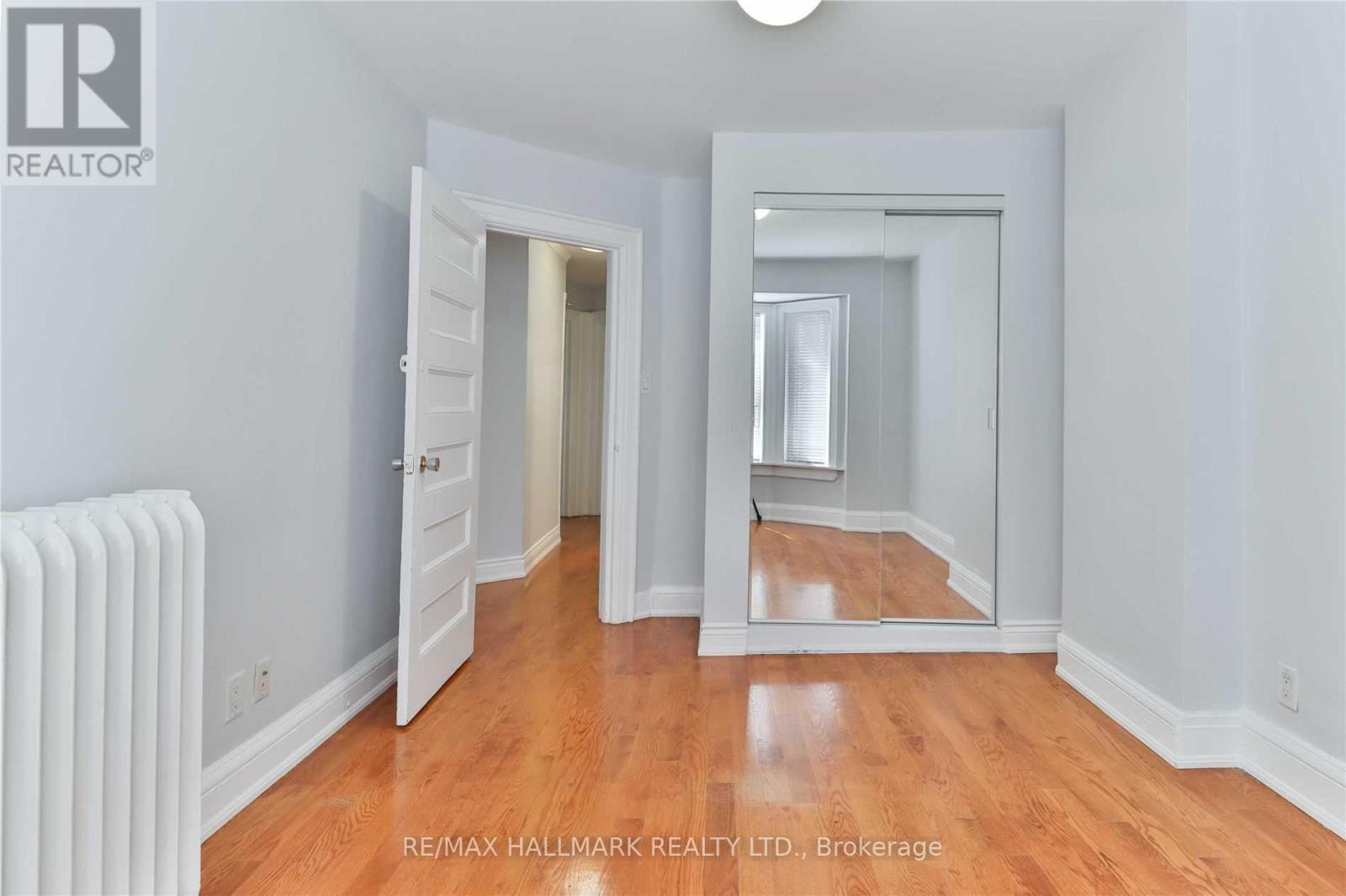 880 College Street — photo 12