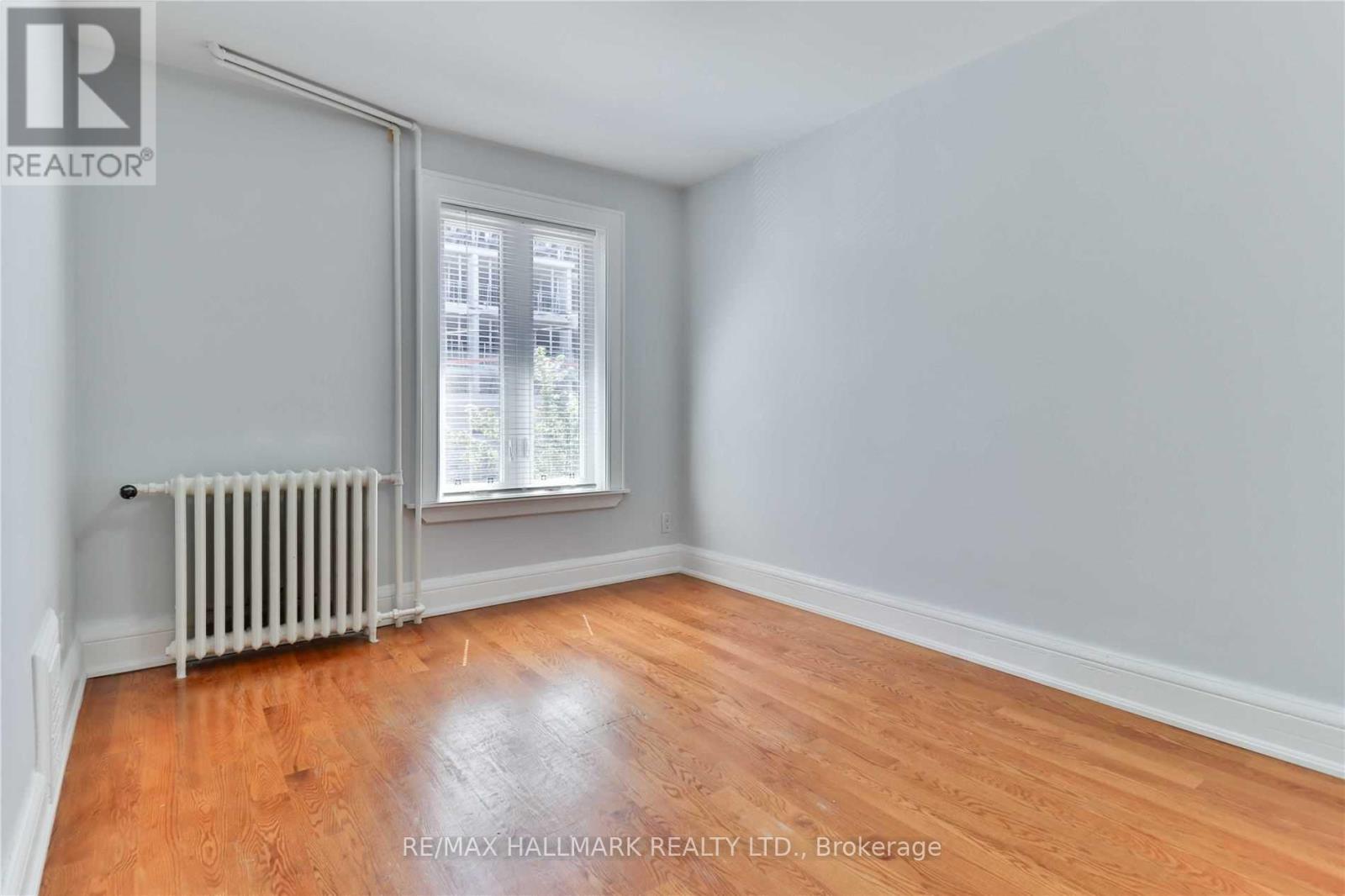 880 College Street — photo 14