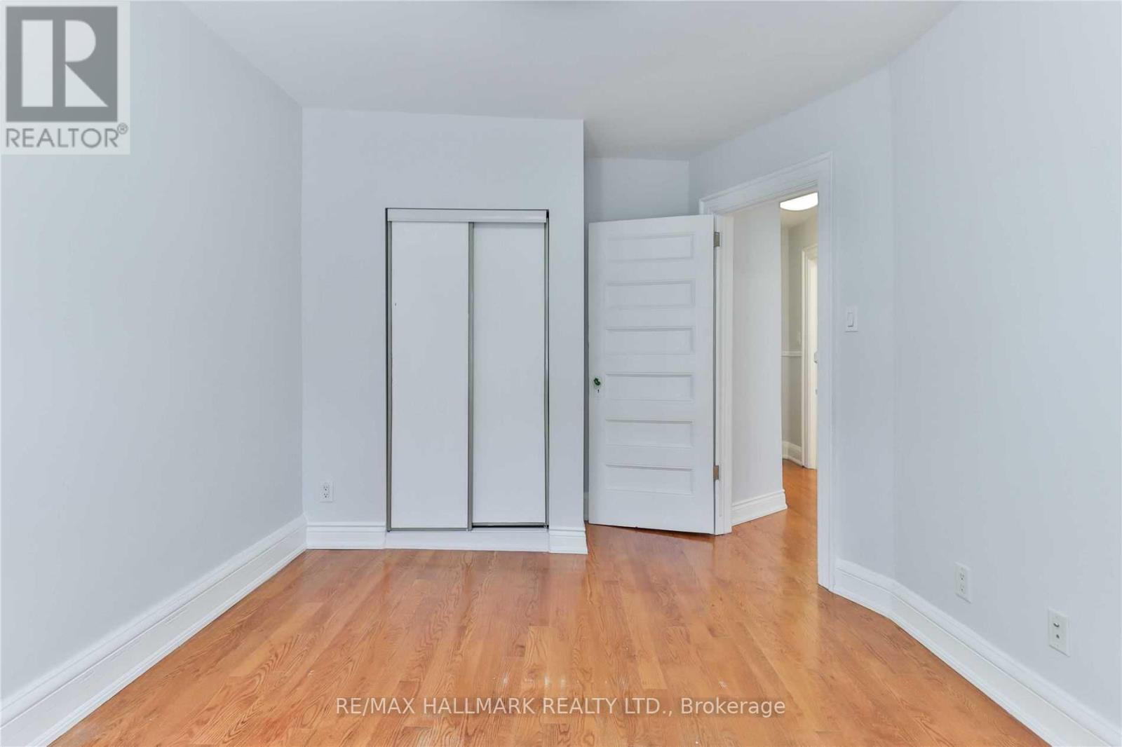 880 College Street — photo 15